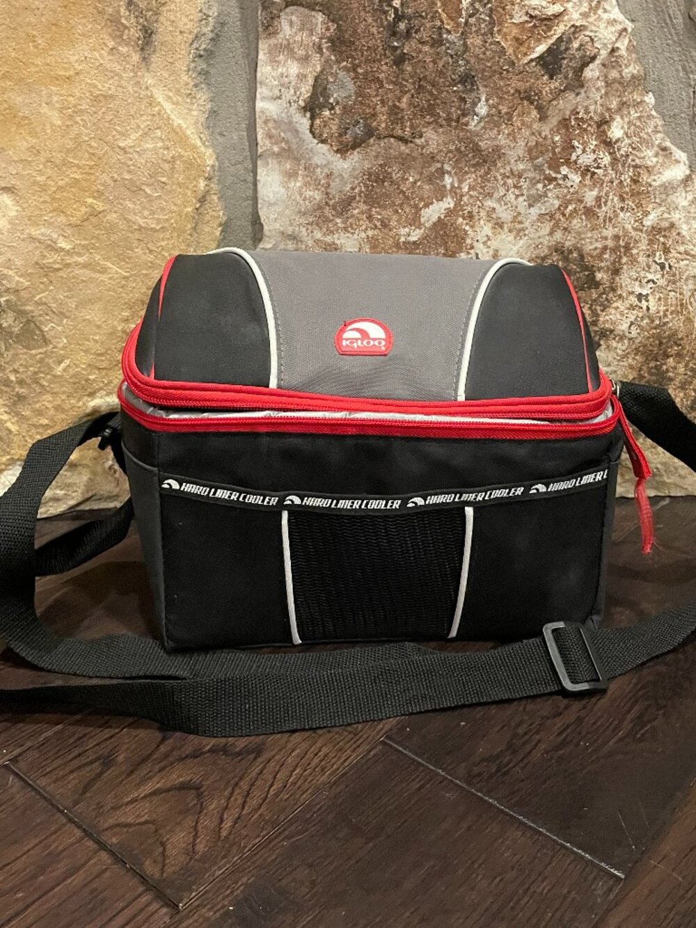 Igloo Collapse & Cool 6 Tech Basic Cooler - Red/Black Bag & Adjustable Strap